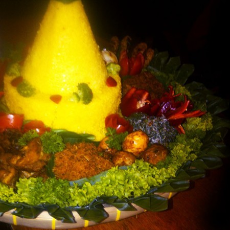 Tumpeng Nasi Kuning Bertingkat