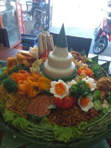 tumpeng-nasi-kuning-murah-acara-bali-04